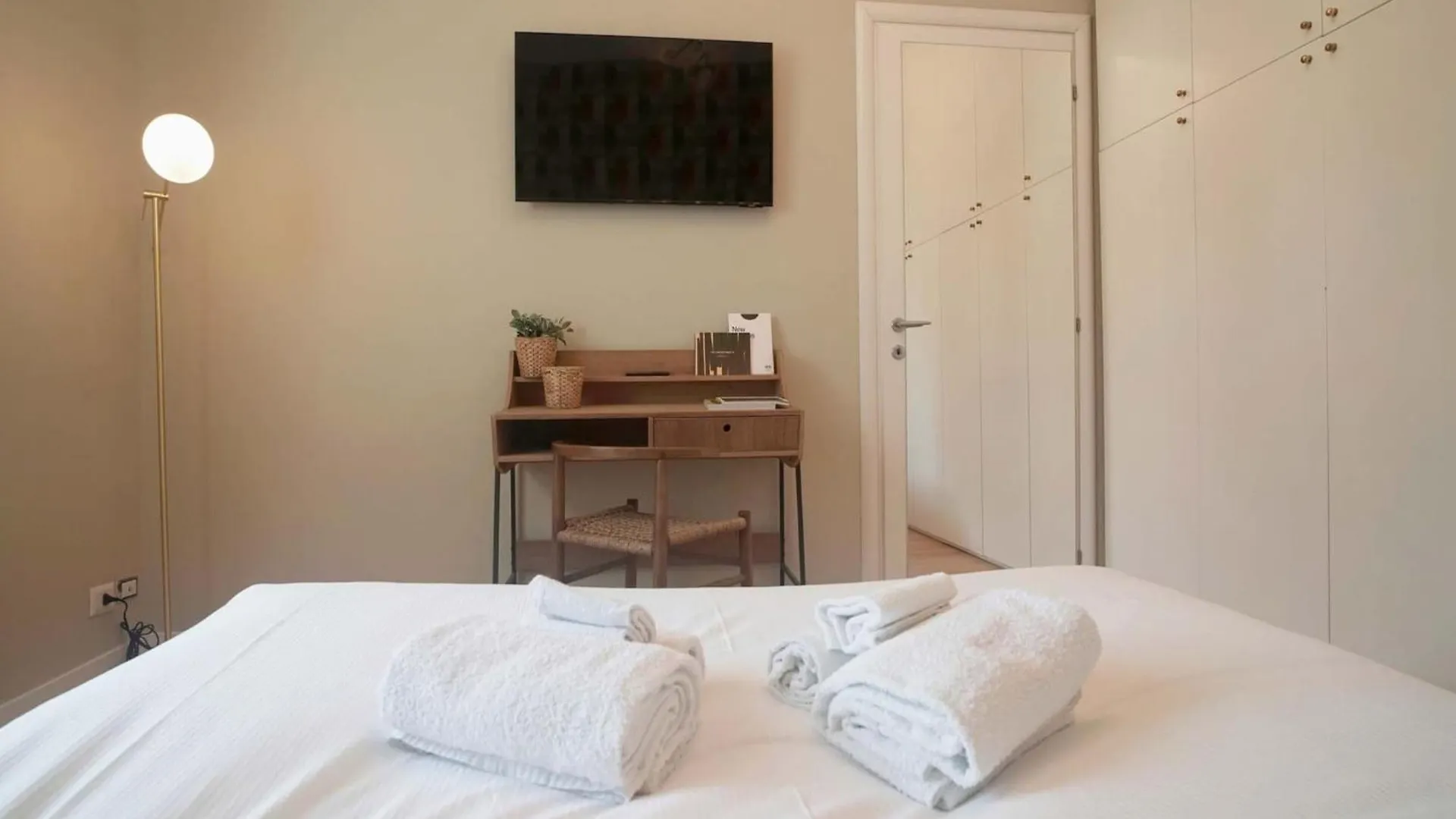 Elegant Apartment Near Central Milan 0*,