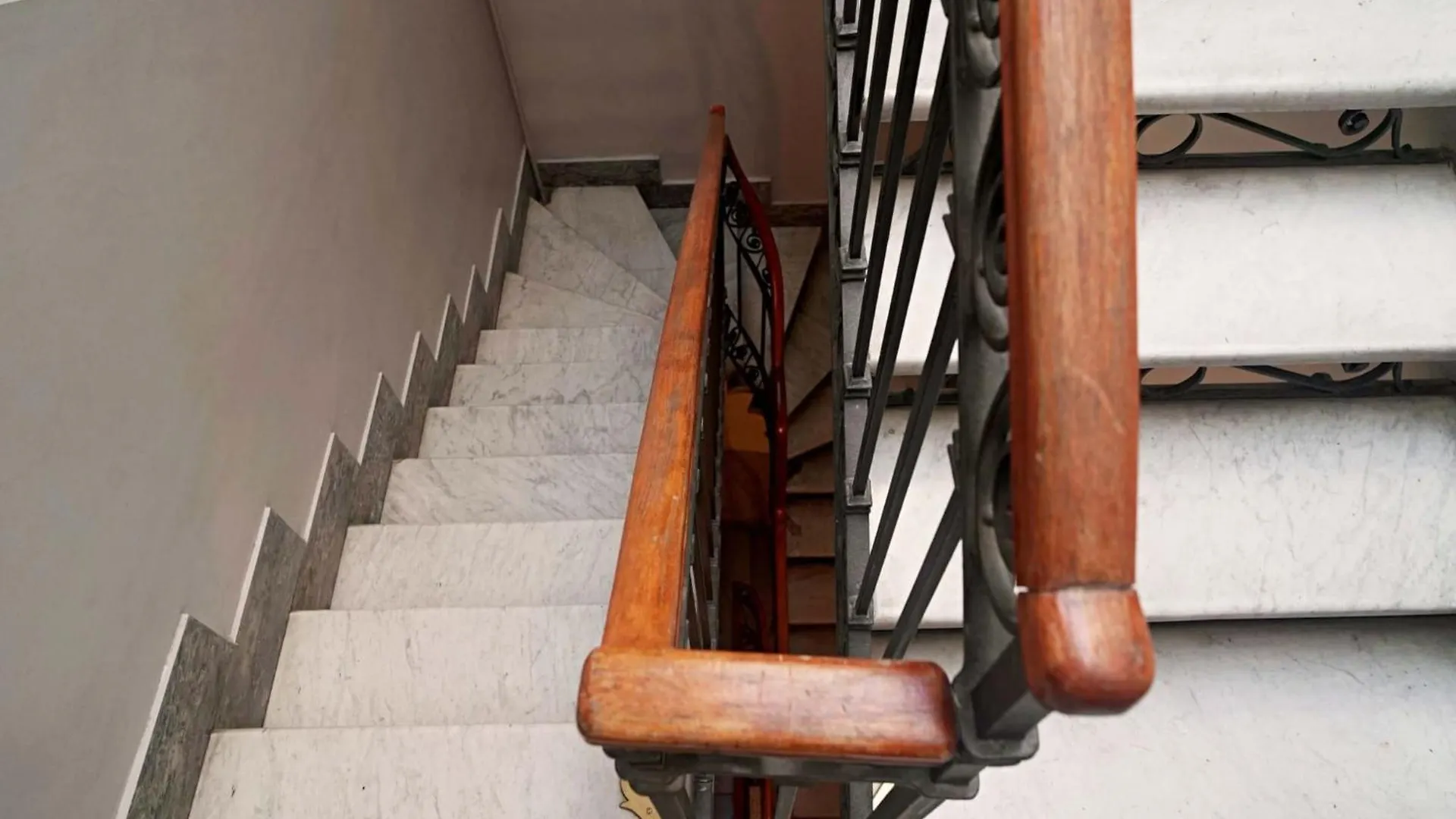 Elegant Apartment Near Central Milan